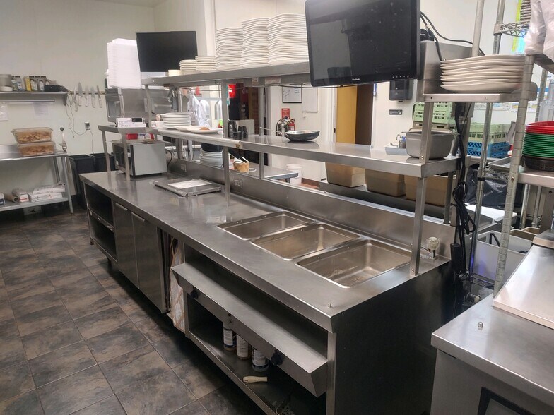 More Photos Of 1015 Tower Ave, Superior Restaurant For Lease