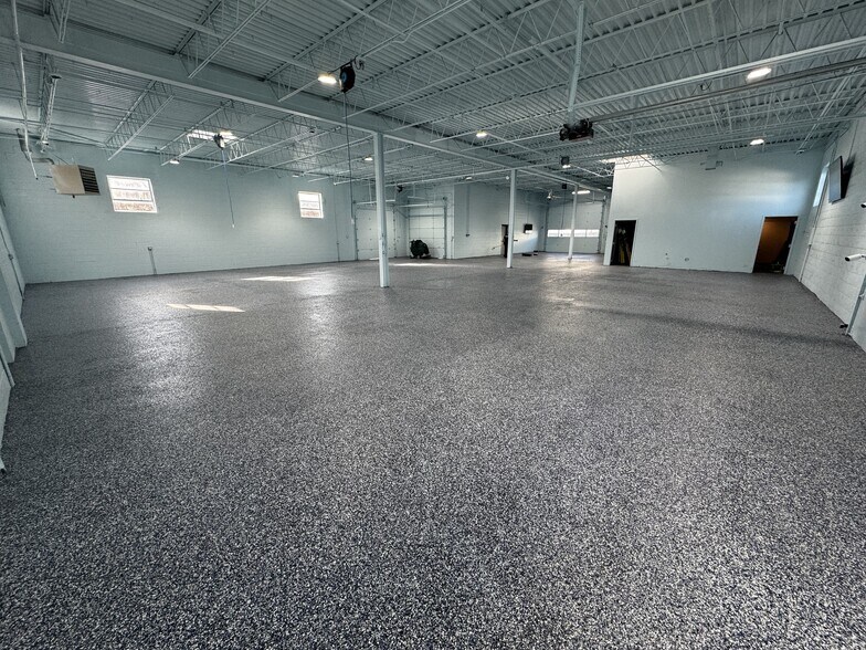 More Photos Of 1520 Hannah Ave, Forest Park Flex For Lease