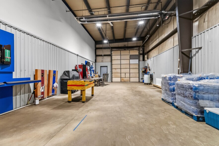 More Photos Of 2081 Piper Ln, London Industrial For Lease