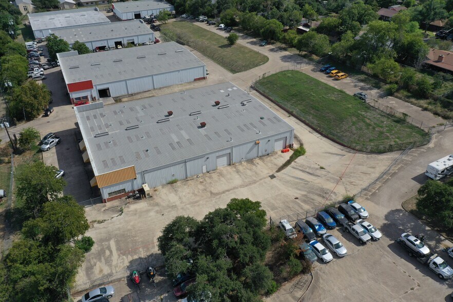 More Photos Of 10630 Joseph Clayton Dr, Austin Service For Lease