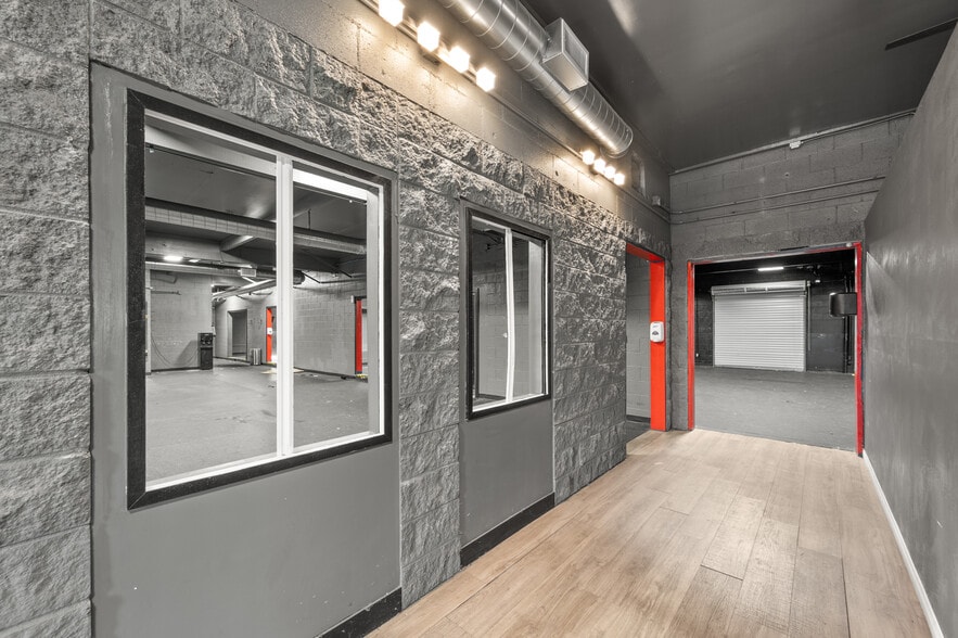 More Photos Of 8020 Ronson Rd, San Diego Warehouse For Lease