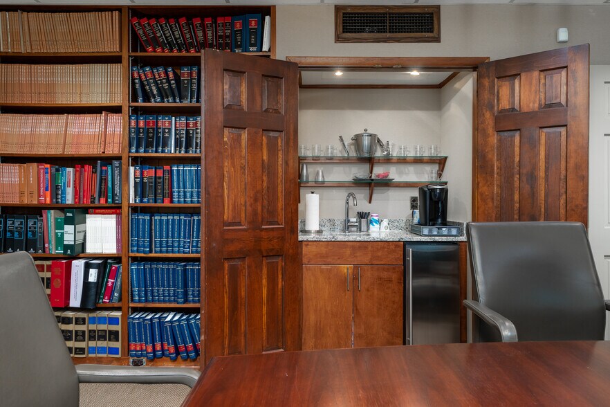 More Photos Of 61 Broad St, Charleston Office Residential For Sale