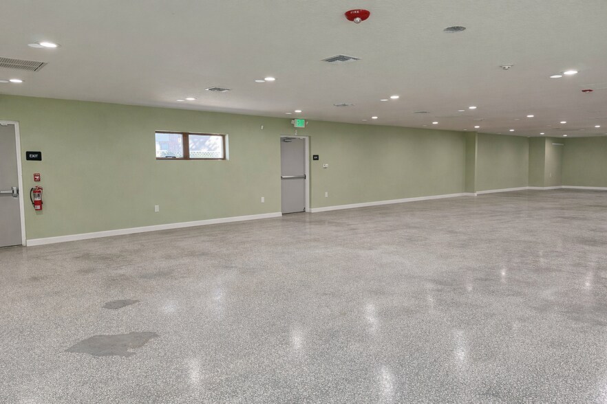 More Photos Of 6610 Embassy Blvd, Port Richey Medical For Lease