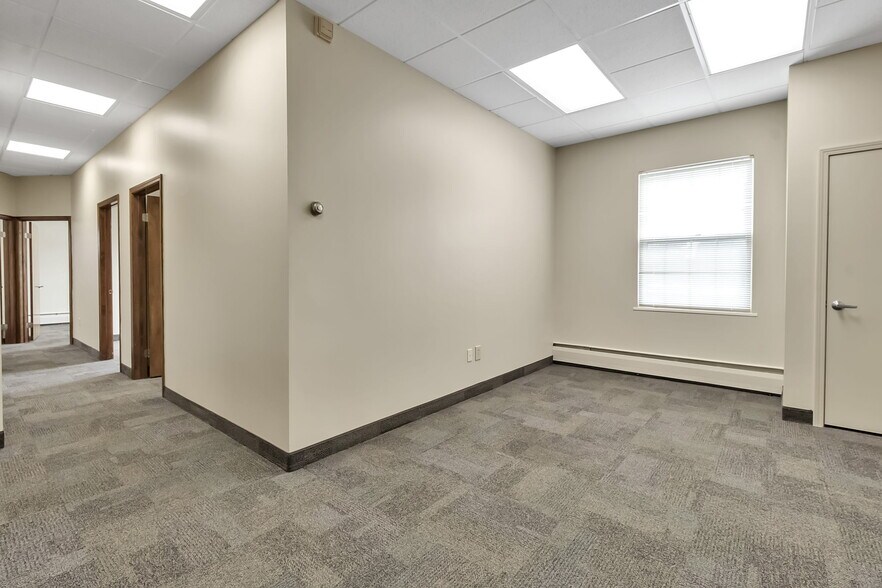 More Photos Of 5586 Main St, Williamsville Office For Lease