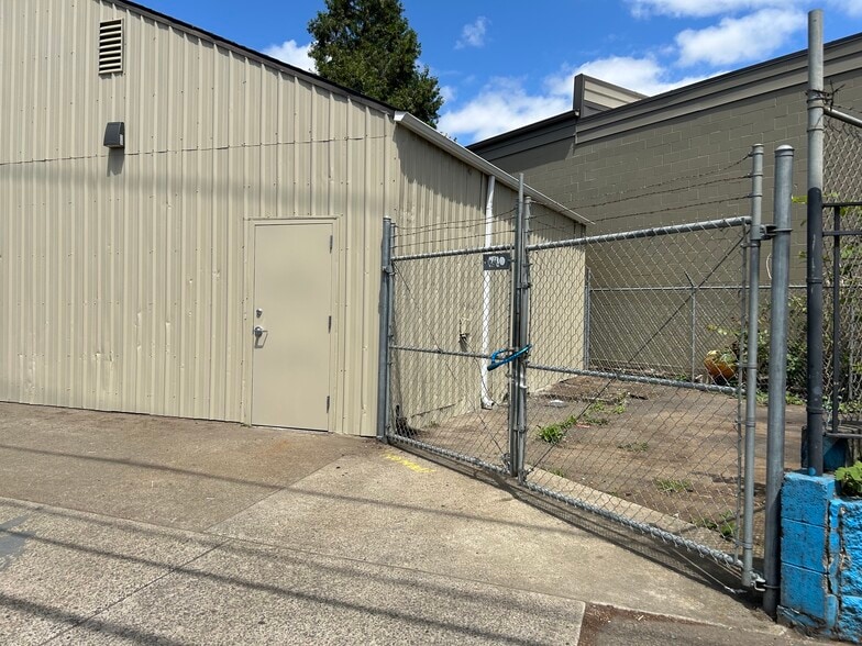 More Photos Of 9819 SE Foster Rd, Portland Warehouse For Sale