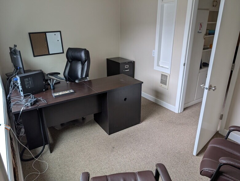 More Photos Of 2596 12th Pl SE, Salem Medical For Sale