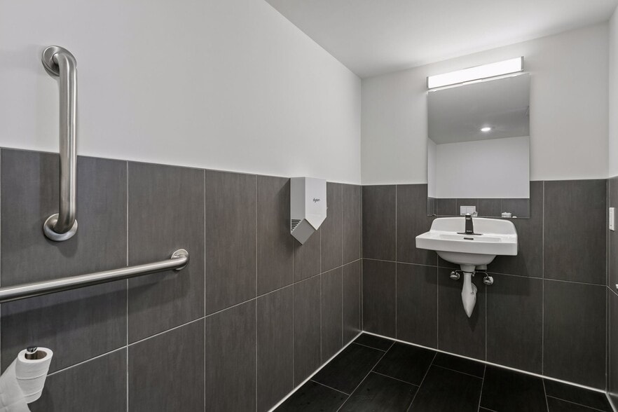 More Photos Of 901 NE 23rd Ave, Saint Anthony Office For Sale