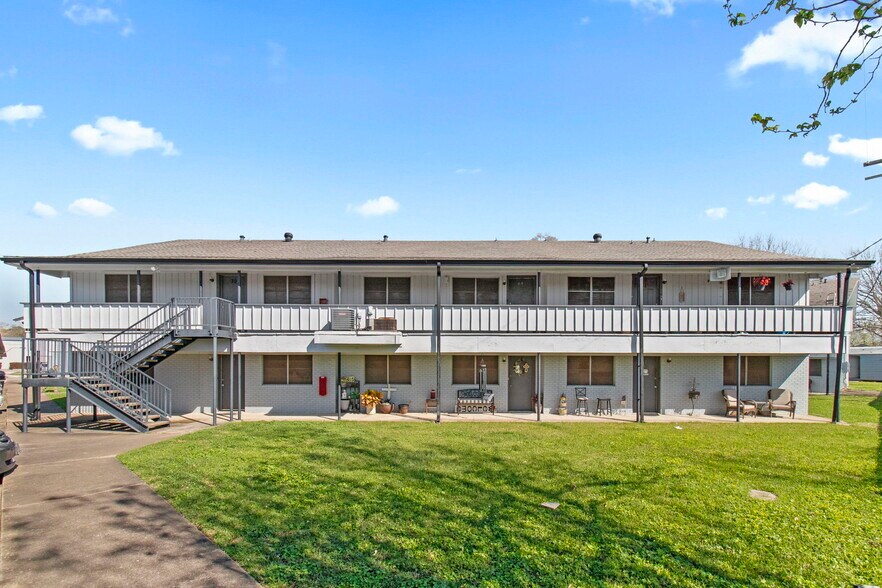 More Photos Of 2345 Nall St, Port Neches Apartments For Sale