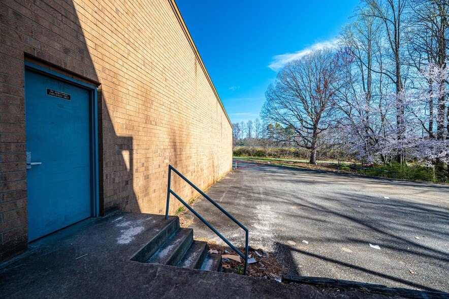 More Photos Of 7626 Cavalier Way, Connellys Springs Warehouse For Lease