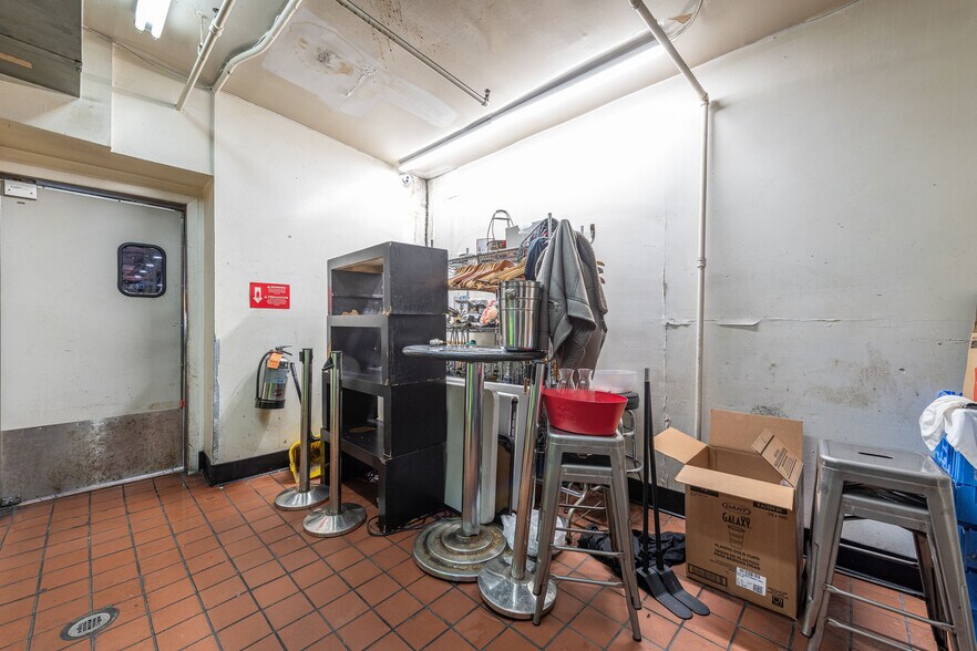 More Photos Of 112 Chestnut St, Philadelphia Storefront Retail Residential For Sale