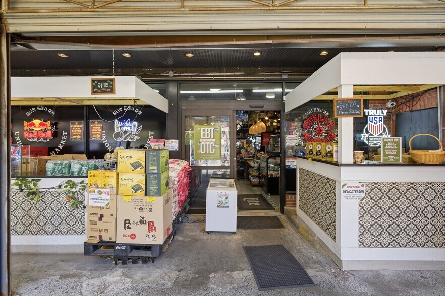 More Photos Of 14206 41st Ave, Flushing Supermarket For Lease