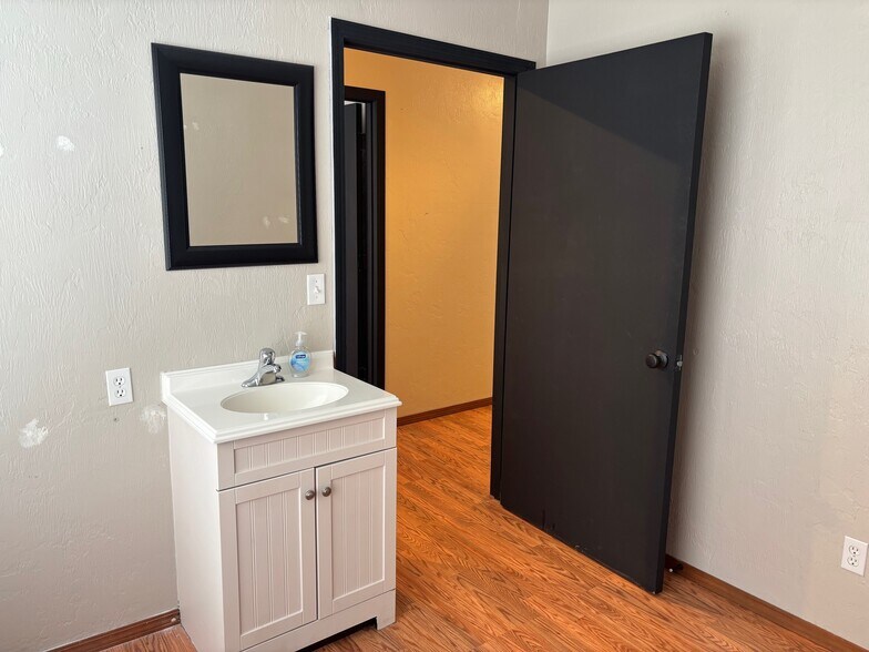 More Photos Of 1873 NW Kings Blvd, Corvallis Office For Lease