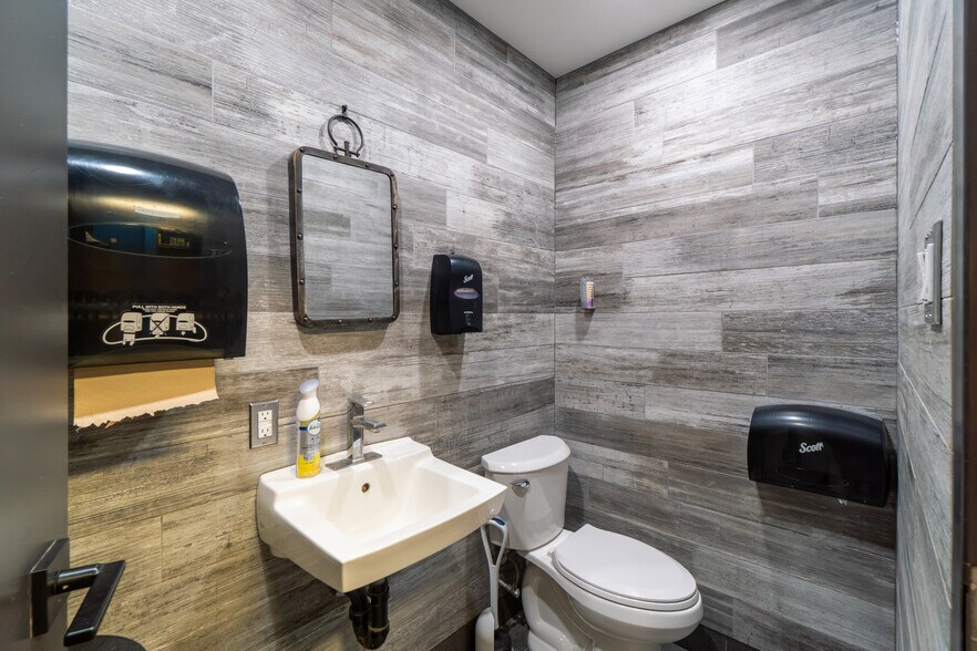 More Photos Of 00 Indcum Rd, Navan Showroom For Sale