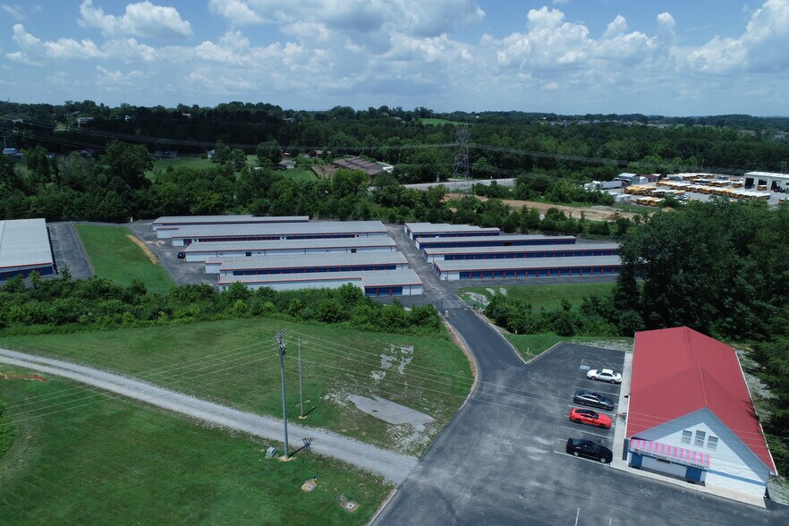 More Photos Of 1915 W Lamar Alexander Pky, Maryville Self Storage For Sale