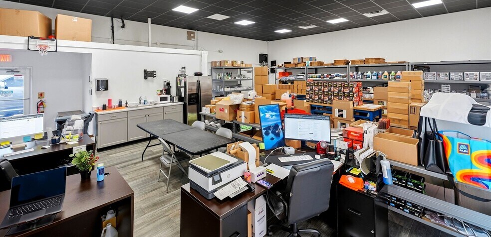 More Photos Of 12445 Collier Blvd, Naples Showroom For Sale
