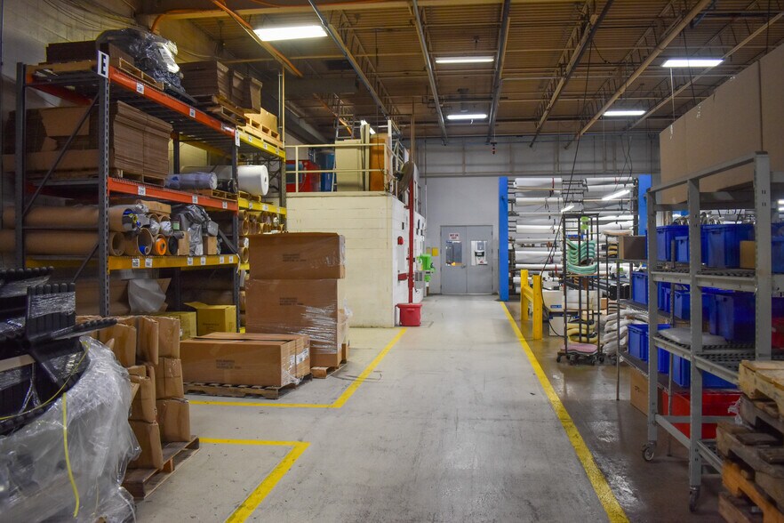 More Photos Of N88 W13901 Main St, Menomonee Falls Service For Lease