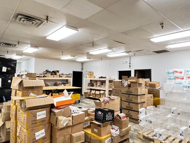More Photos Of 1025 4 Bottle Dr, Valley City Industrial For Lease
