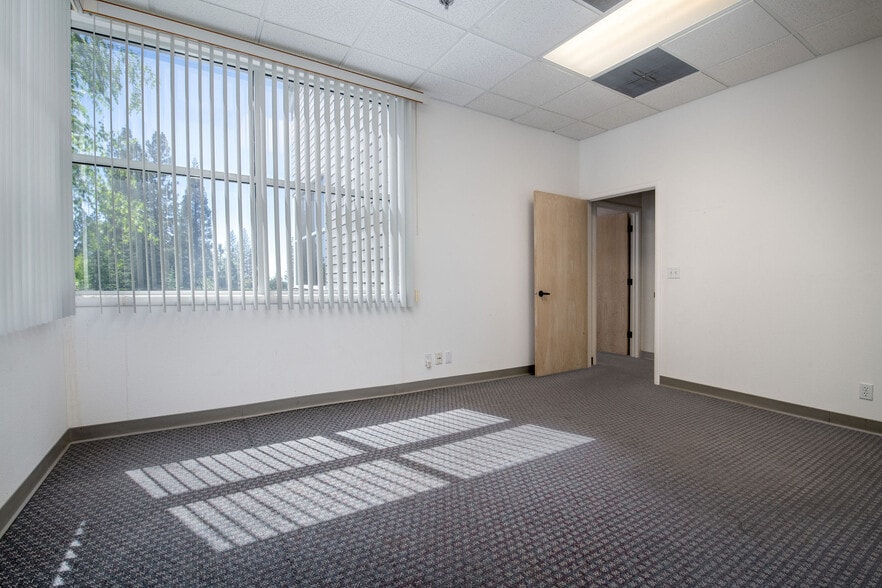More Photos Of 350 Crown Point Cir, Grass Valley Office For Lease