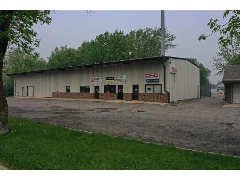 More Photos Of 312 24th Ave SW, Willmar Office For Sale