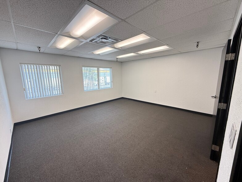 More Photos Of 13596 Vaughn St, San Fernando Manufacturing For Lease