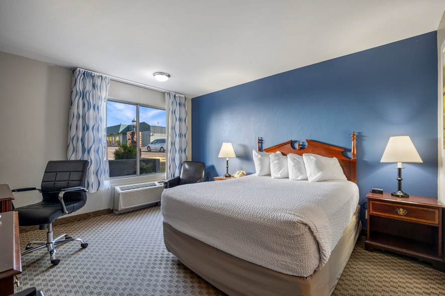 More Photos Of 480 W Deuce of Clubs, Show Low Hotel For Sale