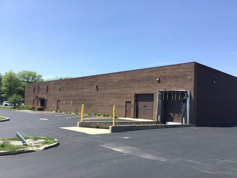 More Photos Of 435 W 194th St, Glenwood Manufacturing For Lease