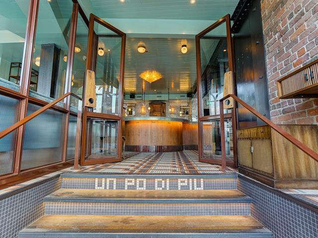 More Photos Of 3 Rue de la Commune E, Montréal Storefront Retail Residential For Sale