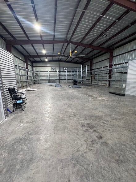 More Photos Of 2225 Kingston St, Kenner Light Distribution For Sale