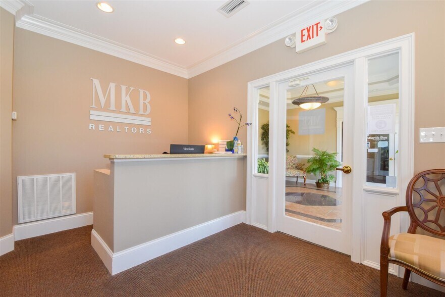 More Photos Of 2350 Electric Rd, Roanoke Medical For Lease