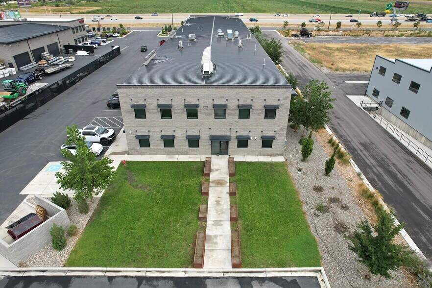 More Photos Of 445 N 2000 W, Springville Flex For Lease