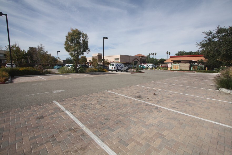 More Photos Of 19034-19042 Soledad Canyon Rd, Santa Clarita Medical For Lease