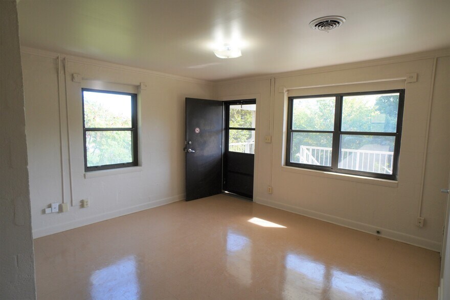 More Photos Of 706 Jay St, Jefferson City Apartments For Sale