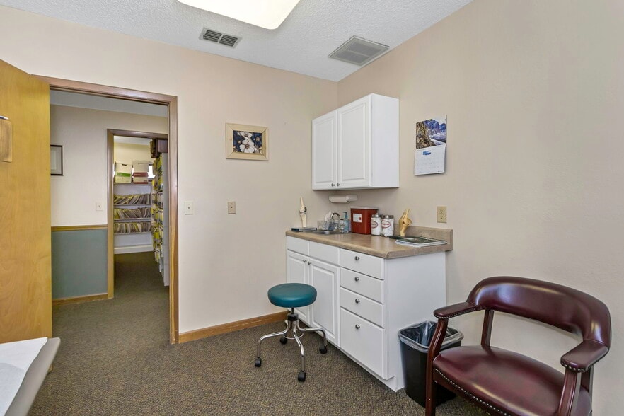 More Photos Of 701 N Hercules Ave, Clearwater Medical For Lease