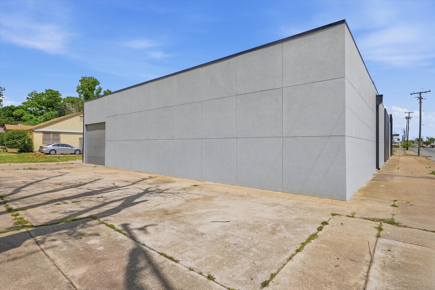 More Photos Of 613 S Armstrong Ave, Denison Warehouse For Sale