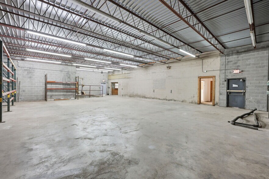 More Photos Of 476 Moreno Street St, Gainesville Distribution For Lease