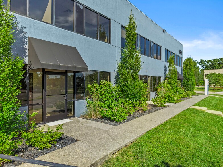 More Photos Of 160 Prosperous Pl, Lexington Medical For Sale