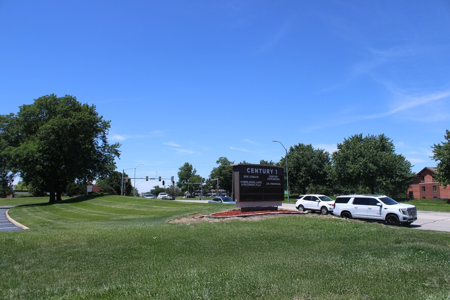 More Photos Of 2700 Westown Pky, West Des Moines Office For Lease