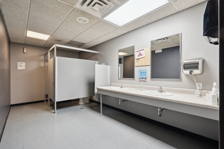 More Photos Of 512 Jefferson Street, Waterloo Office Residential For Sale