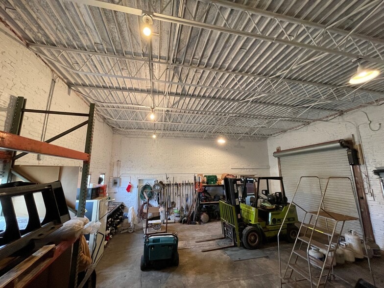 More Photos Of 130 W 3rd St, Waynesboro Light Distribution For Lease