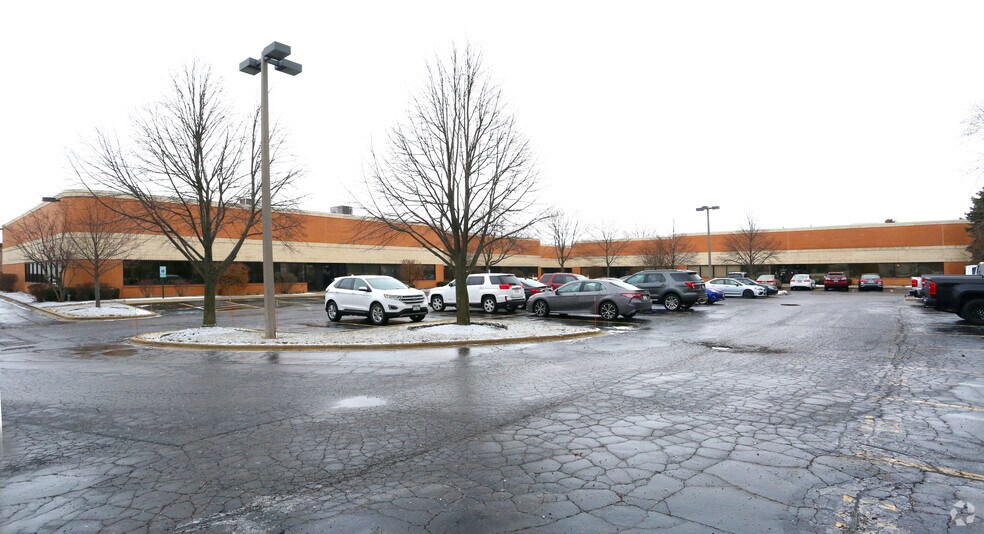 More Photos Of 141-161 Covington Dr, Bloomingdale Light Manufacturing For Lease