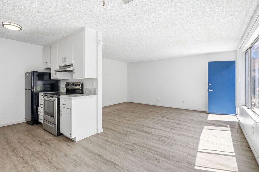 More Photos Of 4881 Rolando Ct, San Diego Apartments For Sale