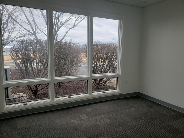 More Photos Of 5851 Nor Bath Blvd, Bath Bank For Lease
