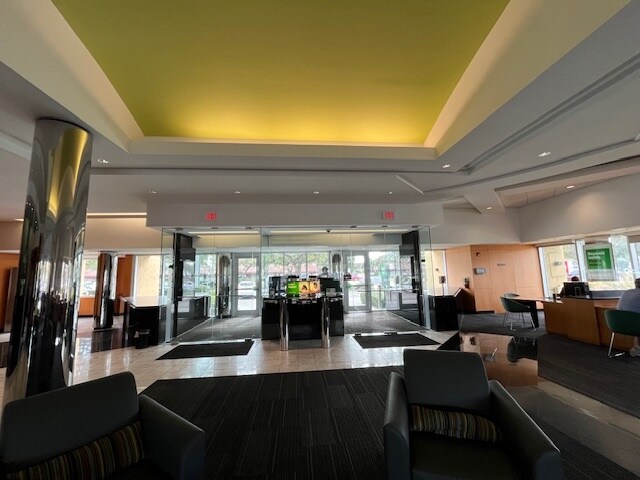 More Photos Of 3325 W Hillsboro Blvd, Deerfield Beach Bank For Lease