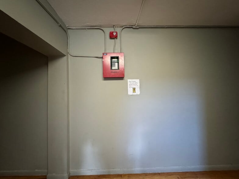 More Photos Of 450-460 Franklin Ave, Hartford Storefront Retail Residential For Sale