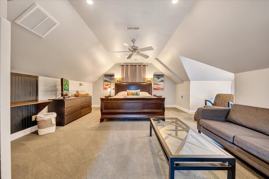 More Photos Of 1526 Franklin Rd SW, Roanoke Hospitality For Sale