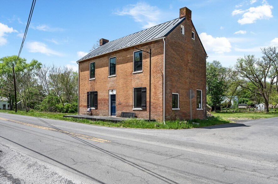 More Photos Of 7211 Queen St, Middleway Flex For Sale