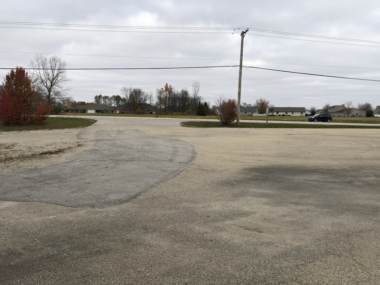 More Photos Of 1539 W US Route 6, Morris Showroom For Sale