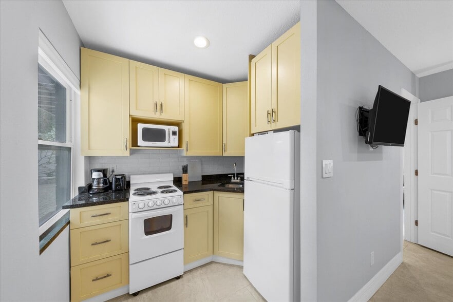 More Photos Of 1236 13th St, Sarasota Apartments For Sale
