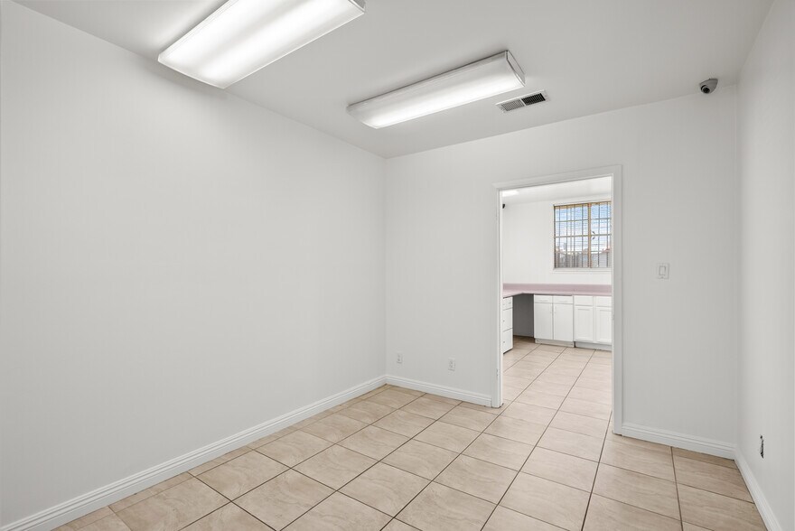 More Photos Of 7225 Fulton Ave, North Hollywood Warehouse For Sale