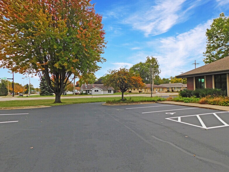More Photos Of 3400 N Rockton Ave, Rockford Office For Lease